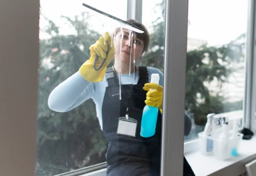 Nettoyage de vitres intérieures et extérieures à Ymare
